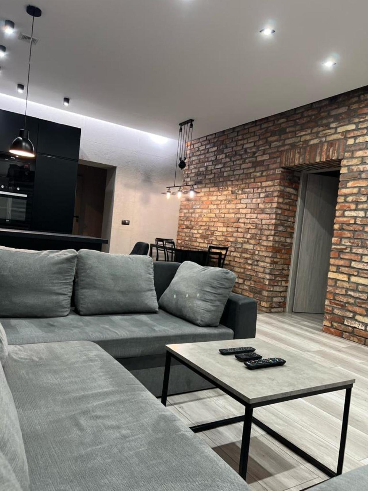 Raciborska Royal Apartment - Miejsce Parkingowe Na Parkingu Strzezonym Gliwice Exterior foto
